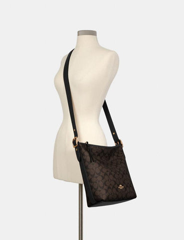 حقيبة نسائية من Coach